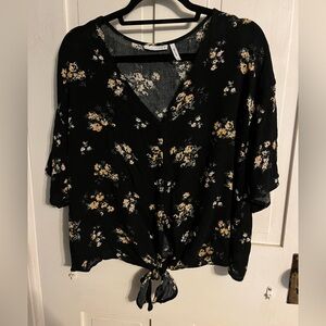 Chic Black Floral Short Sleeved Blouse